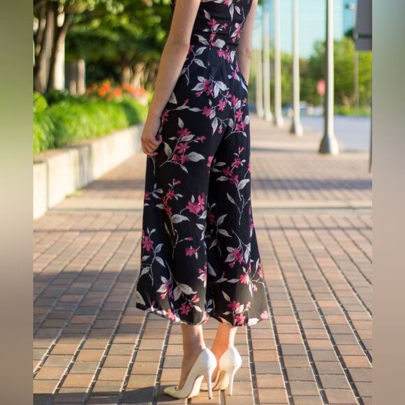 SIENNA SKY BLACK FLORAL ROMPER SIZE SMALL NWOT - Picture 6 of 10